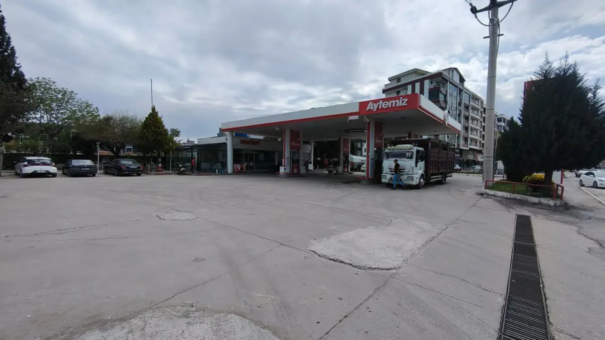 İzmir Torbalı Merkezinde Satılık Akaryakıt İstasyonu