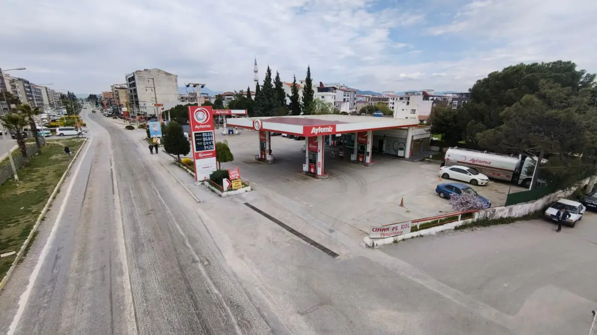İzmir Torbalı Merkezinde Satılık Akaryakıt İstasyonu